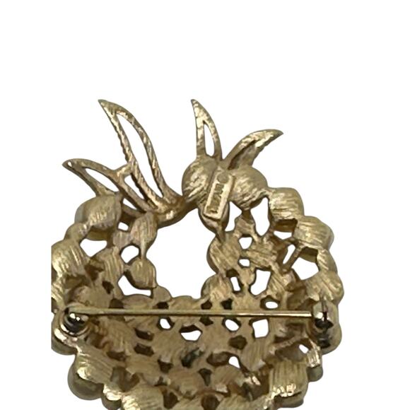 Trifari Vintage Wreath Pearls Gold tone Rhinestones Brooch - Picture 6 of 12